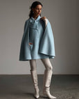 Manteau cape à col lavallière