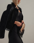 Veste noire ornée de dentelle