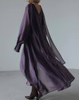 Lila Seiden-Maxikleid mit Schleifenkragen