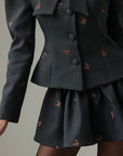 Conjunto gris marengo con mariposas bordadas