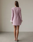Elegantes rosa Tweedkleid mit Federmanschetten