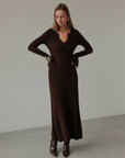 Schickes schokobraunes Strick-Midikleid