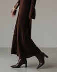 Schickes schokobraunes Strick-Midikleid