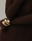 Schickes schokobraunes Strick-Midikleid