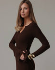 Schickes schokobraunes Strick-Midikleid