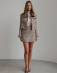 Ensemble élégant en tweed aux tons terre