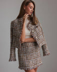 Ensemble élégant en tweed aux tons terre