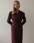 Vestido midi cruzado burdeos estilo blazer