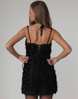 Elegantes schwarzes Minikleid mit Rosenstruktur