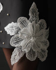 Minivestido negro con flores aplicadas
