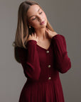 Abito in maglia svasato bordeaux con bottoni