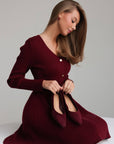 Abito in maglia svasato bordeaux con bottoni