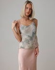 Schräg geschnittener Satinrock in Blush