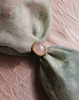 Schräg geschnittener Satinrock in Blush