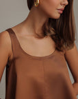 Robe trapèze en satin caramel