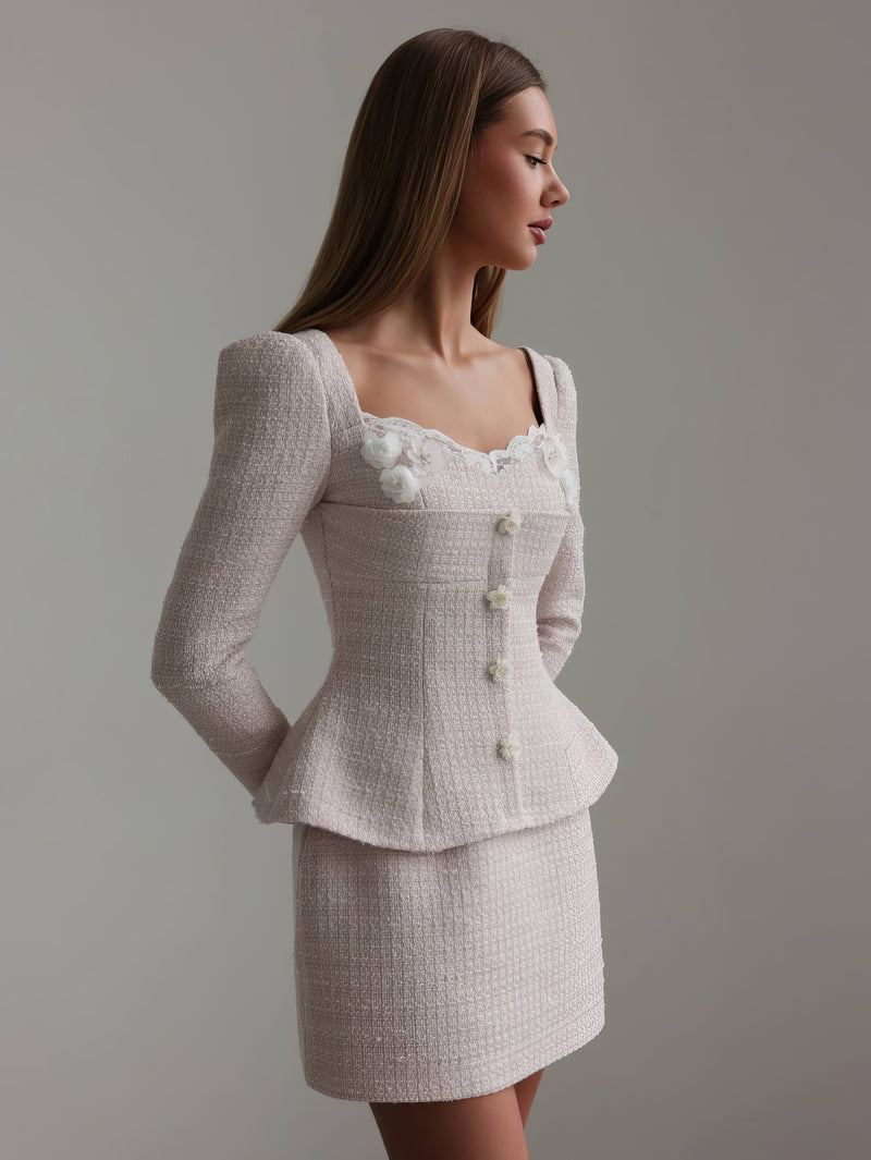 Vestido peplum de bouclé con perlas