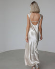 Robe nuisette en satin champagne