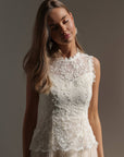 Midikleid aus Chantilly-Spitze mit Schößchen