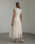 Midikleid aus Chantilly-Spitze mit Schößchen