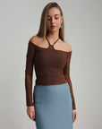 Blusa marrón con detalle cruzado