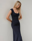 Robe midi noire asymétrique