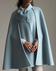 Manteau cape à col lavallière
