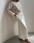 Blusa blanca con bordado de encaje