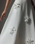 Vestido midi blanco con apliques florales
