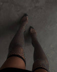 Schwarzes Samt-Minikleid mit Spitzendetails