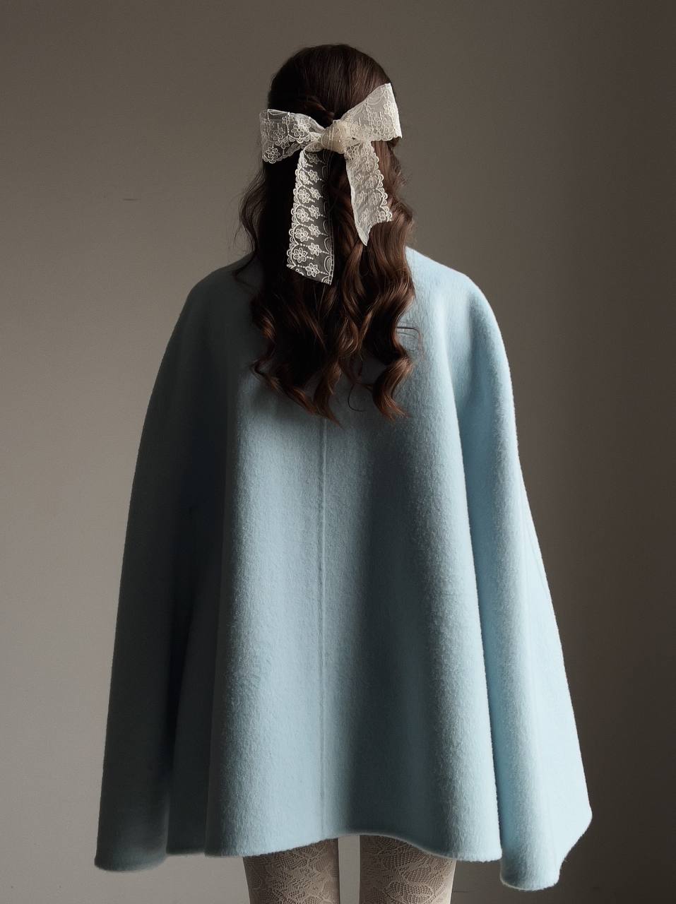 Manteau cape à col lavallière