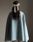 Manteau cape à col lavallière