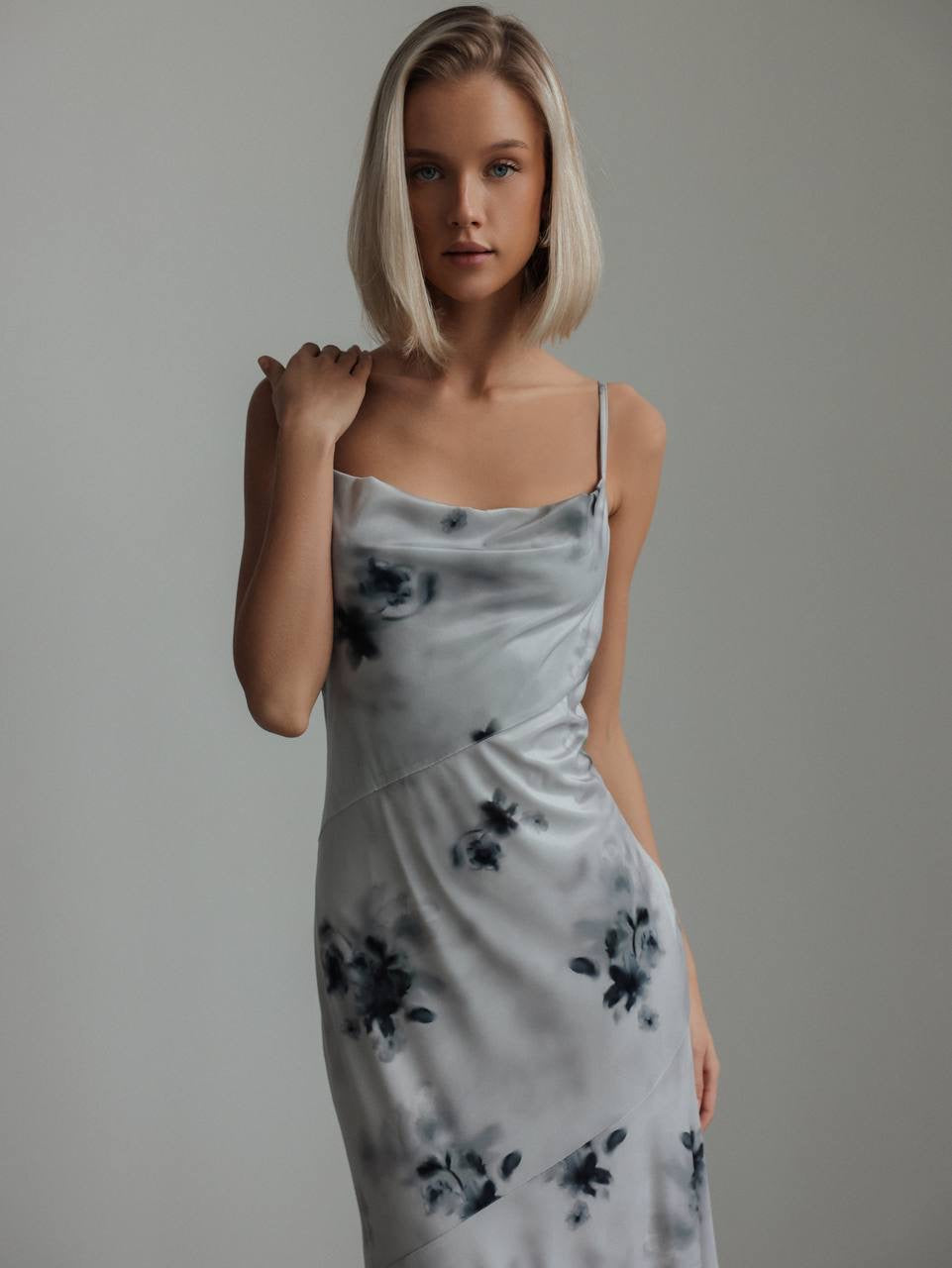 Abito sottoveste in raso a fiori
