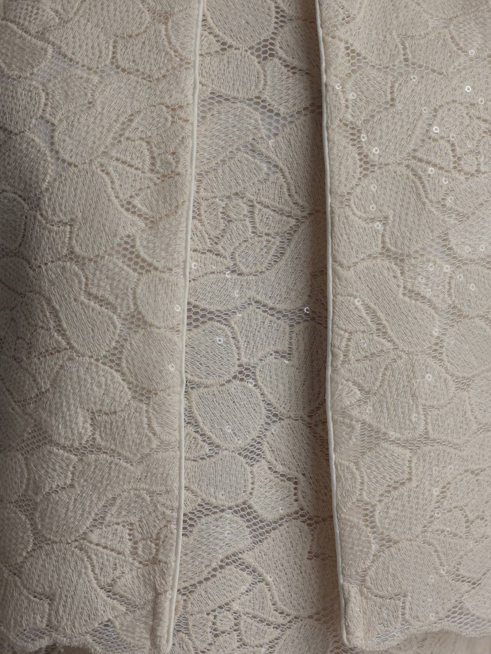 Robe courte sans manches en dentelle