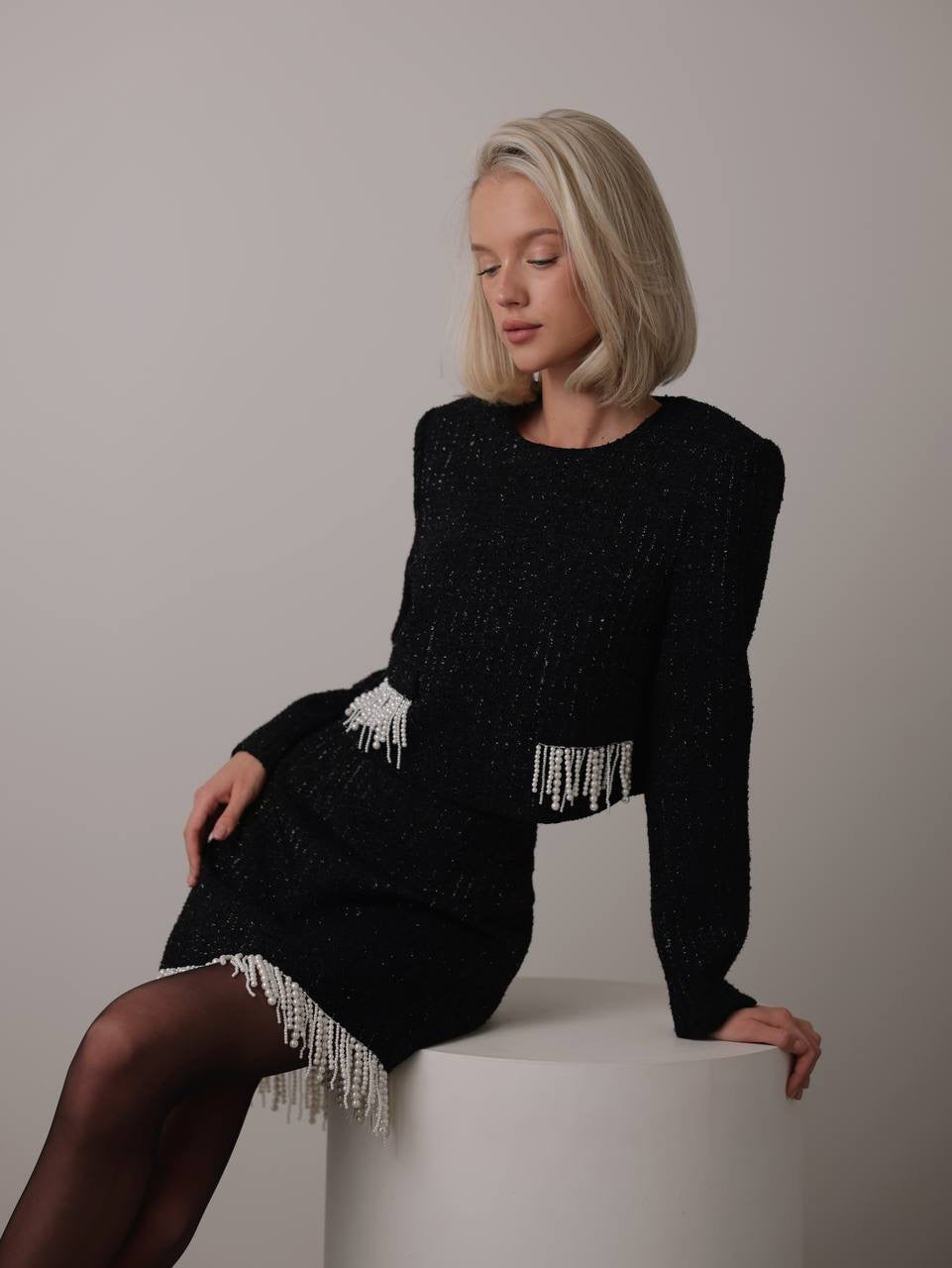 Ensemble en tweed noir à franges de perles