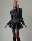 Conjunto gris marengo con mariposas bordadas
