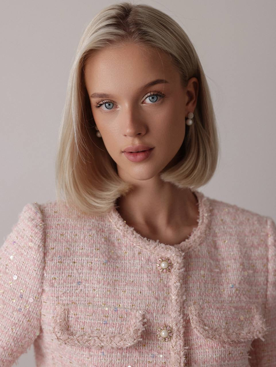 Elegantes rosa Tweed-Set mit Pailletten