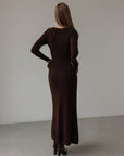 Schickes schokobraunes Strick-Midikleid
