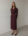 Vestido midi cruzado burdeos estilo blazer