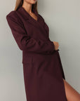 Vestido midi cruzado burdeos estilo blazer