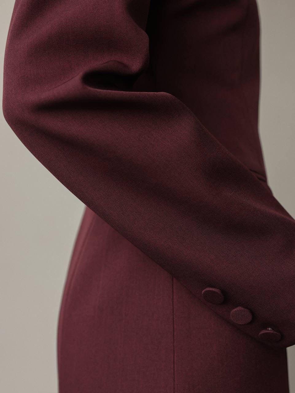 Vestido midi cruzado burdeos estilo blazer