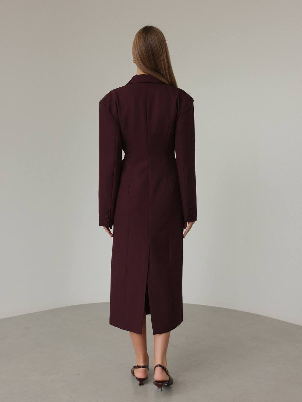 Vestido midi cruzado burdeos estilo blazer