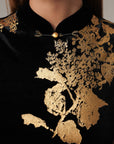 Vestido con estampado floral dorado