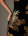 Vestido con estampado floral dorado