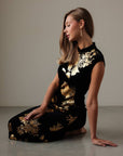 Vestido con estampado floral dorado