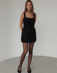 Elegantes schwarzes Minikleid mit Rosenstruktur