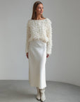 Blusa texturizada con detalles de plumas
