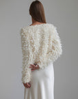 Blusa texturizada con detalles de plumas