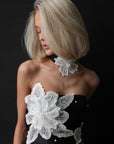 Minivestido negro con flores aplicadas