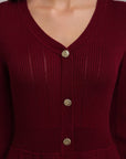 Abito in maglia svasato bordeaux con bottoni