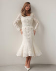 Vestido de encaje con botones de cristal